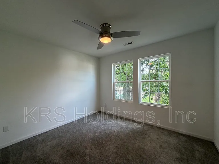 1010 Joyce St — Photo 12