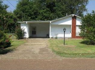 1623 Barnwell St, Yazoo City, MS 39194
