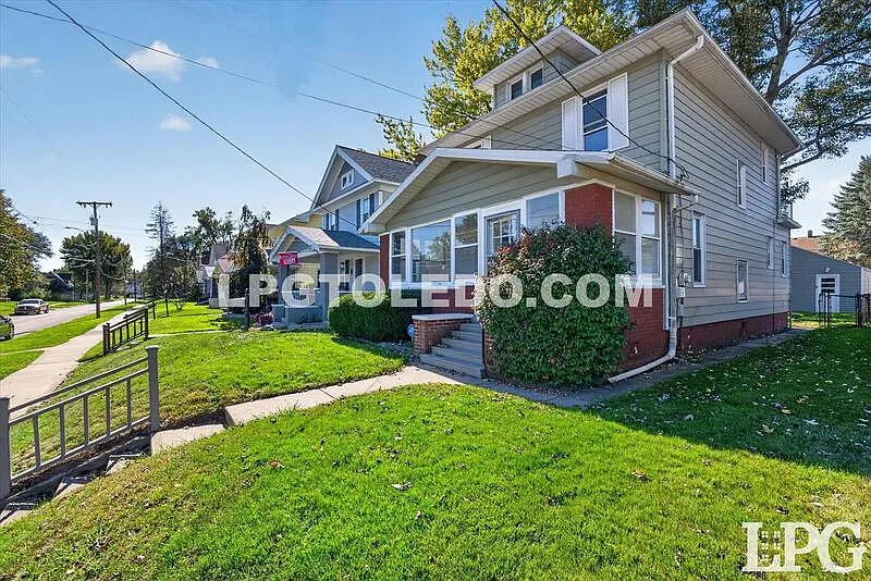 3 bed, 2.0 bath, 1364 sqft, $1,400 — Photo 3