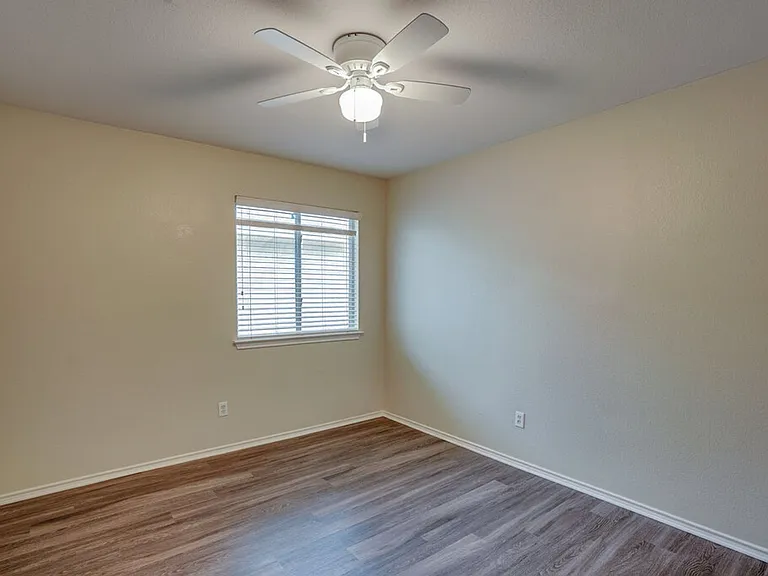 9405 Rowlands Sayle Rd — Photo 11