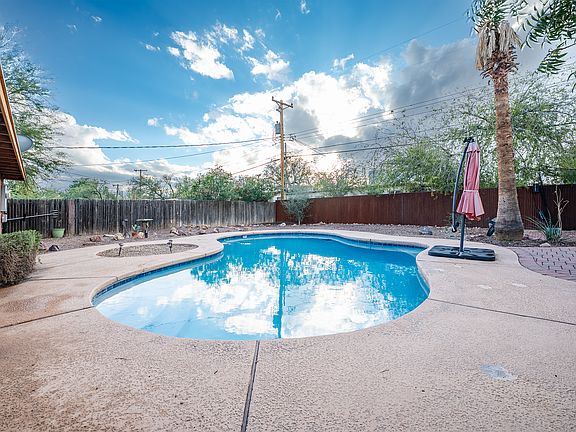 5th image of 2637 N Orchard Ave
