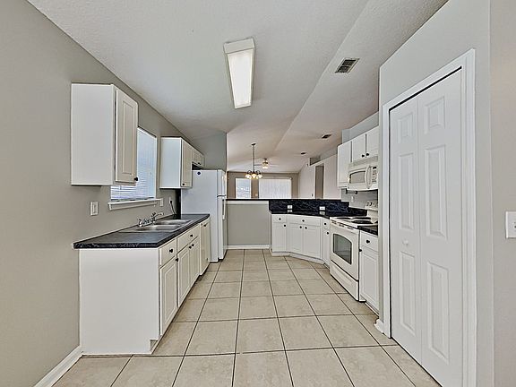 4th image of 200 Afton Ln