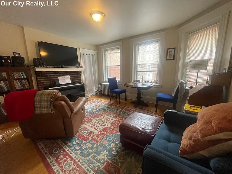 Craigie Cir — Photo 1