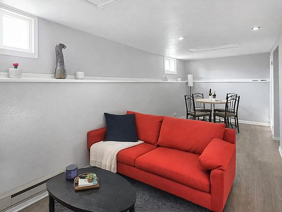 4th image of 207 Russell St Unit B