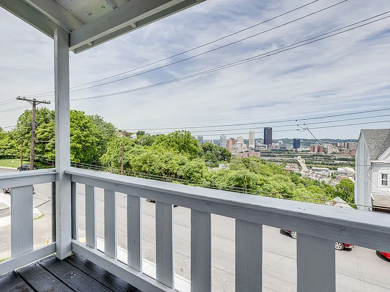 Great building with off street parking, views of the city, laundry on site! — Photo 11