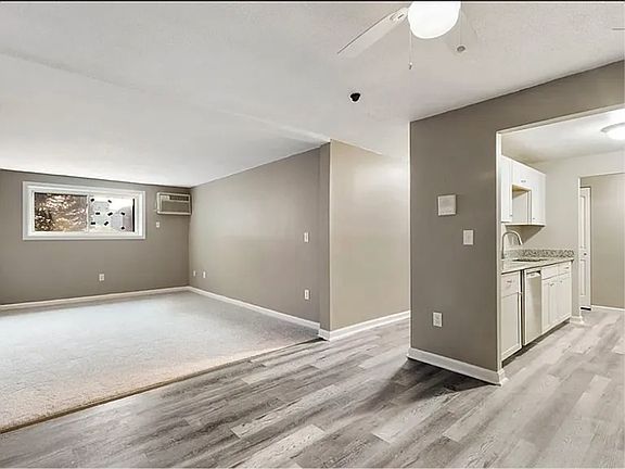 2nd image of 151 King St APT 104