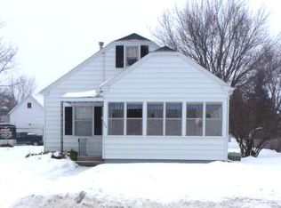 102 8th St, Windom, MN 56101