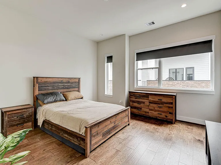 5857 Dolores St — Photo 33