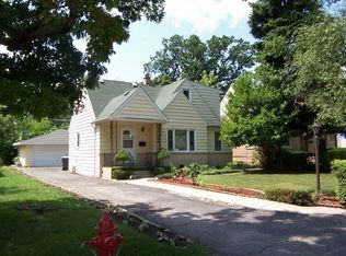 416 N Prospect Dr, Round Lake Park, IL 60073