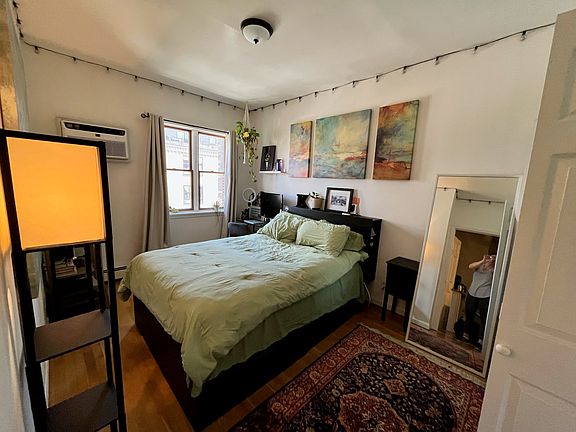 3rd image of 293 Graham Ave APT 3F