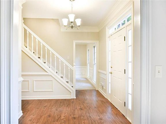 4th image of 2711 Lochraven Ct