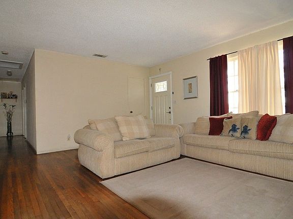 2nd image of 544 Mangate Ave