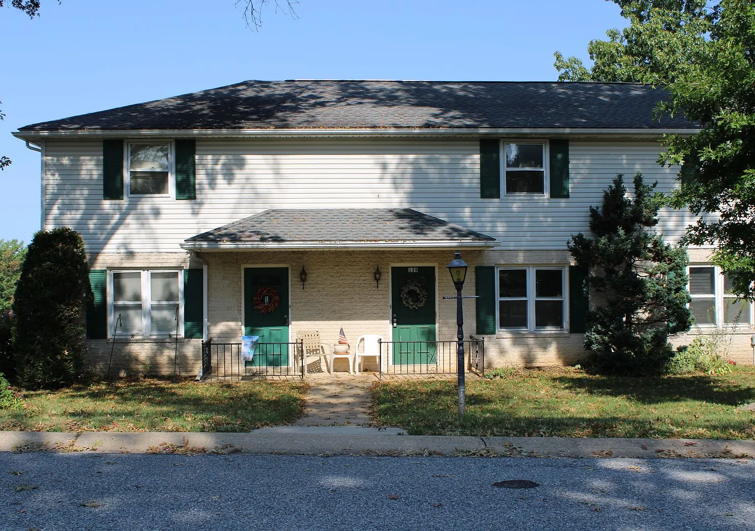 Semi-Detached 2 Bedroom Townhome — Photo 1
