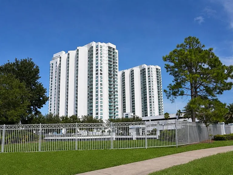 241 Riverside Dr #2009 — Photo 2