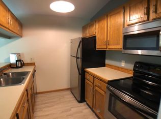 8781 Jasmine Ln, Eden Prairie, MN 55344