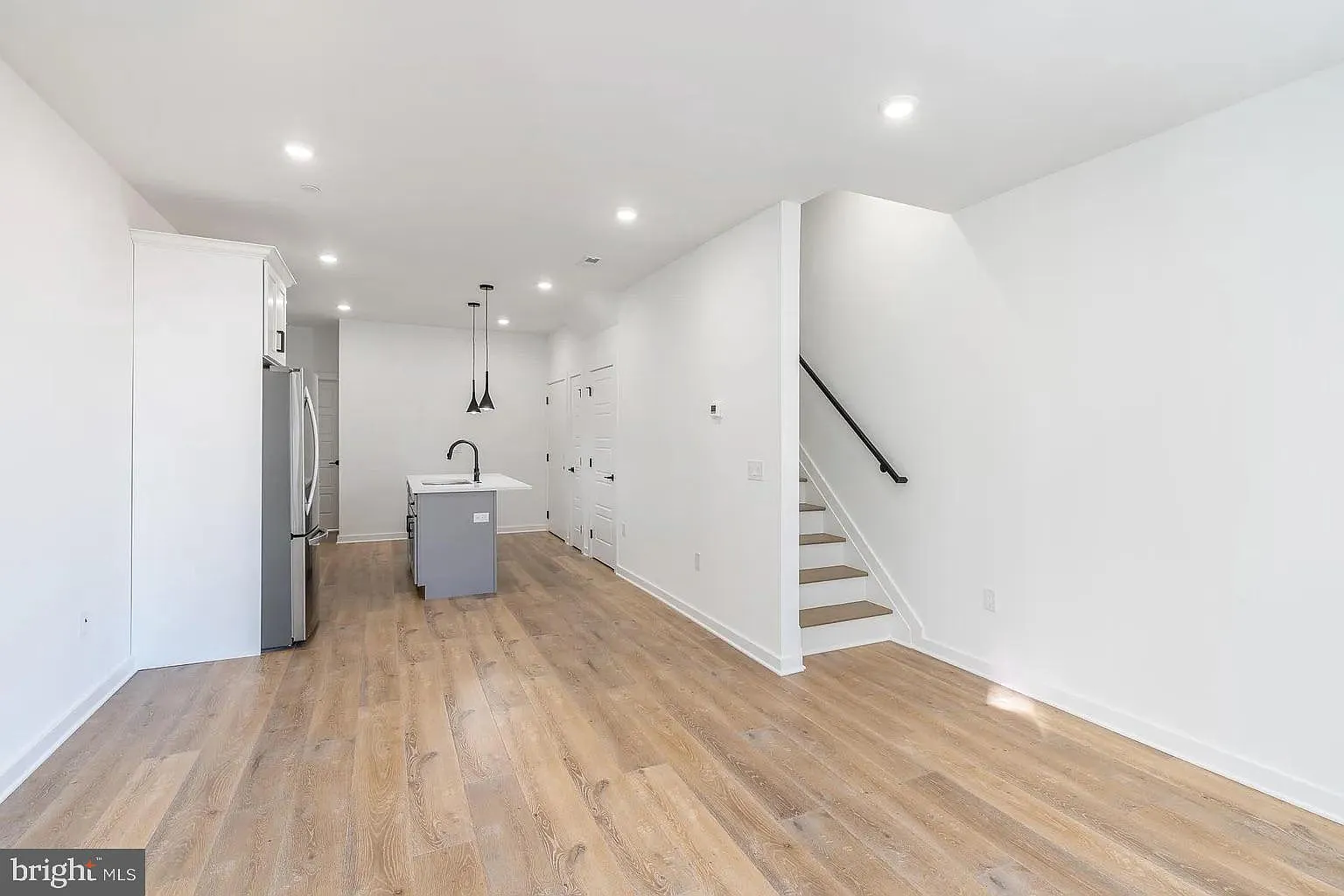 2 bed, 2.5 bath, 1600 sqft, $2,600 — Photo 2