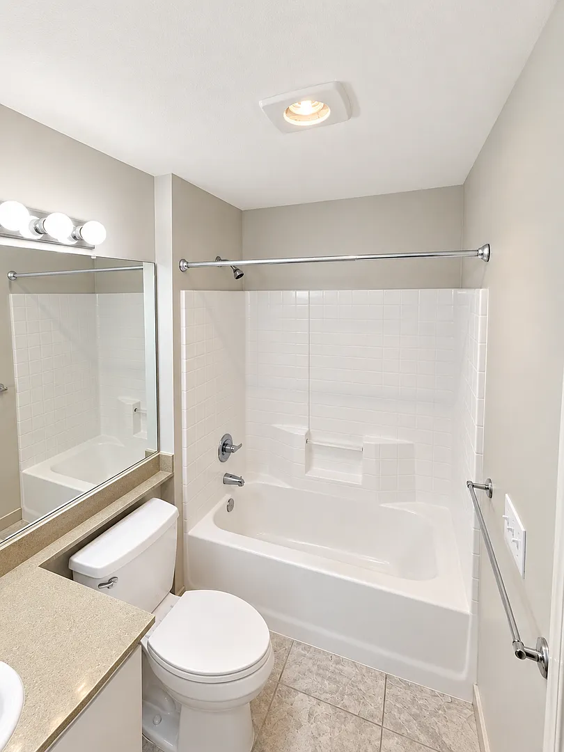 1323 Boren Ave — Photo 4