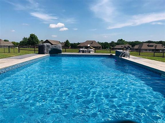 3rd image of 14851 E Fieldstone Dr S