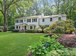 1 Shepherds Ln, Port Washington, NY 11050