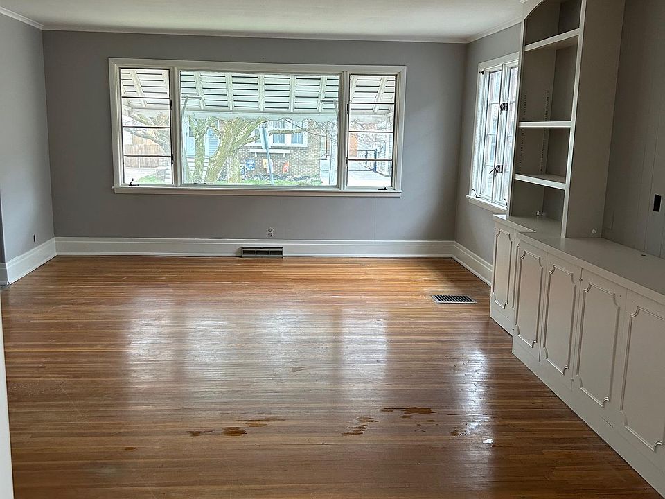 1st image of 118 Ramona Ave #1