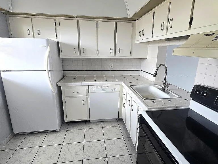 2800 NW 56th Ave #G406 — Photo 2