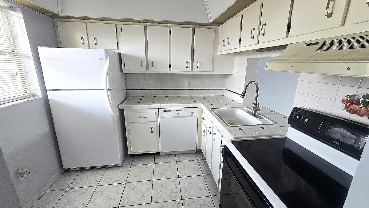 Building Photo - 2800 NW 56th Ave #G406