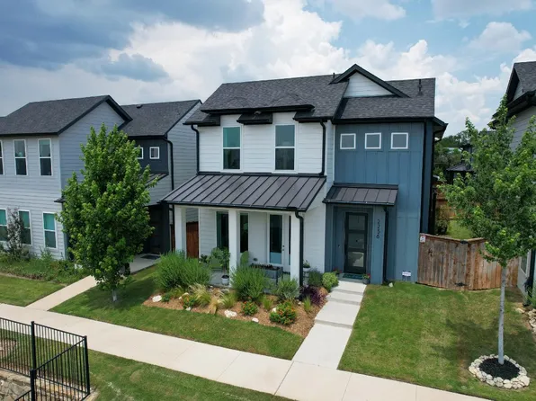 2236 Scenic Bluff Dr, Fort Worth, TX 76111