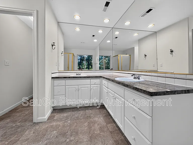 1861 SE 47th Ave — Photo 28