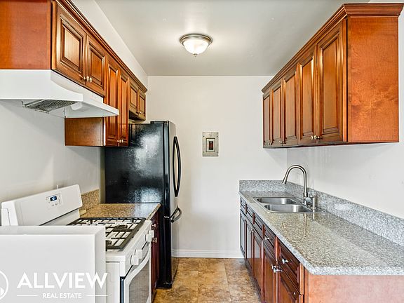 5th image of 141 N Lewis St APT 5