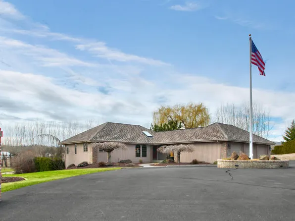 402 S 96th Ave, Yakima, WA 98908