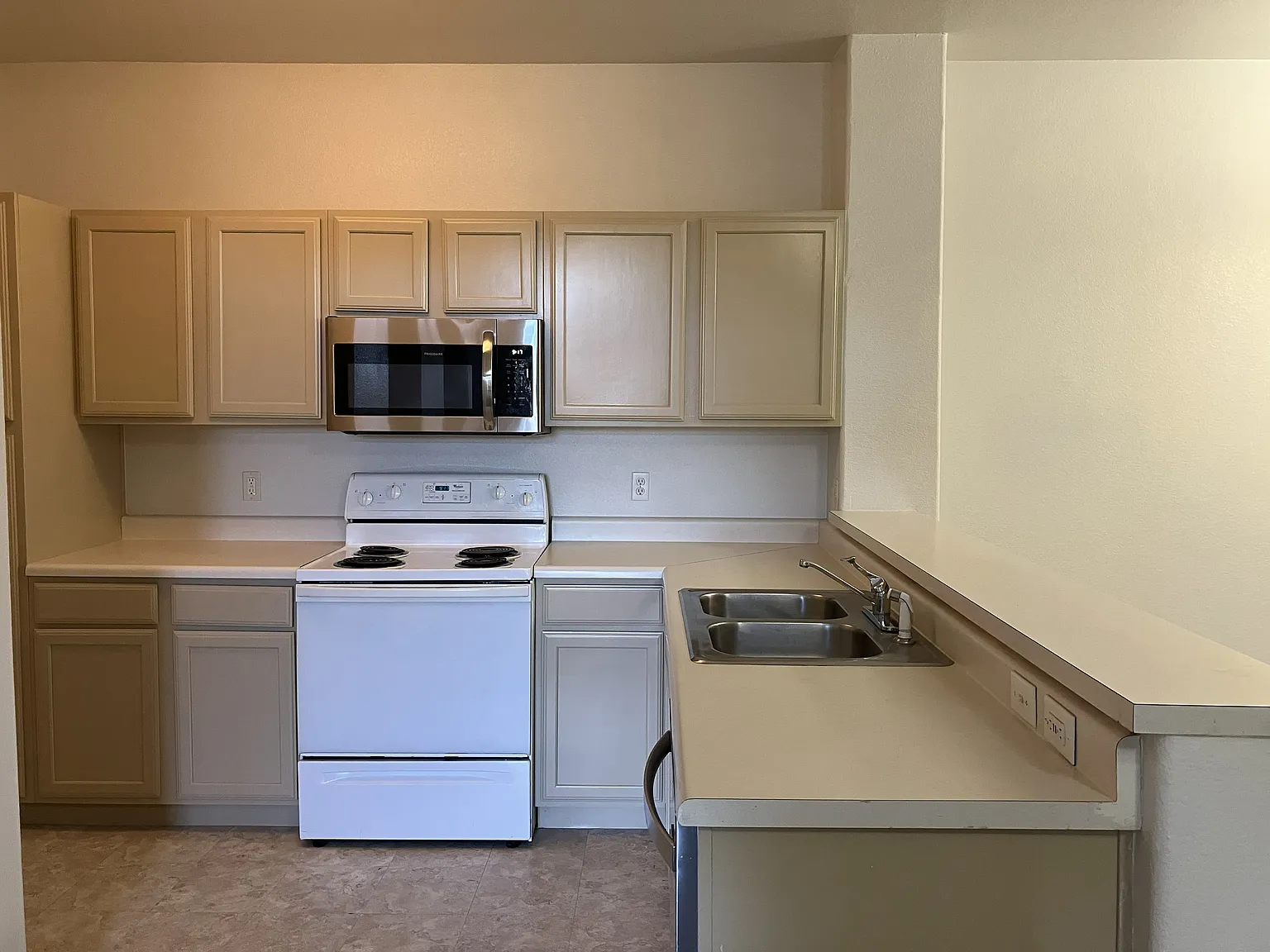 8481 W Union Ave — Photo 3