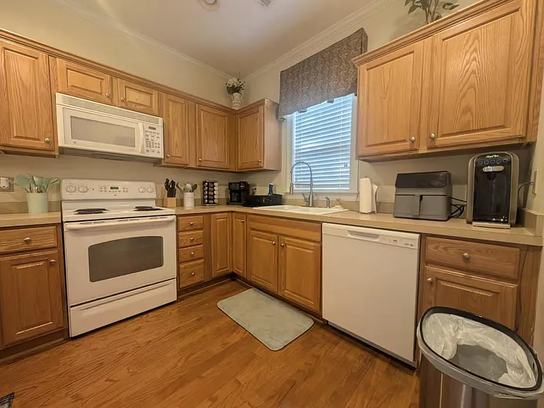 127 Ballard Ln — Photo 11