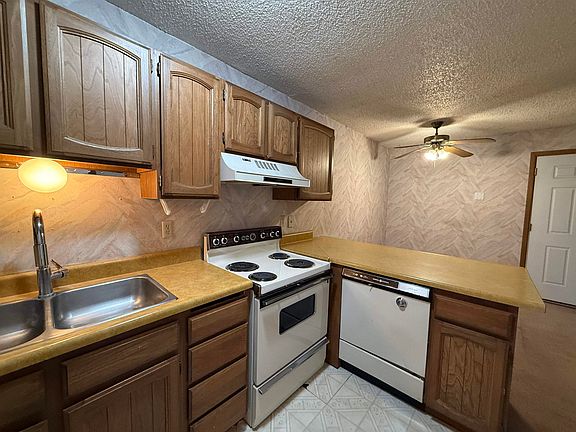 2nd image of 228 Woodridge St Unit 16