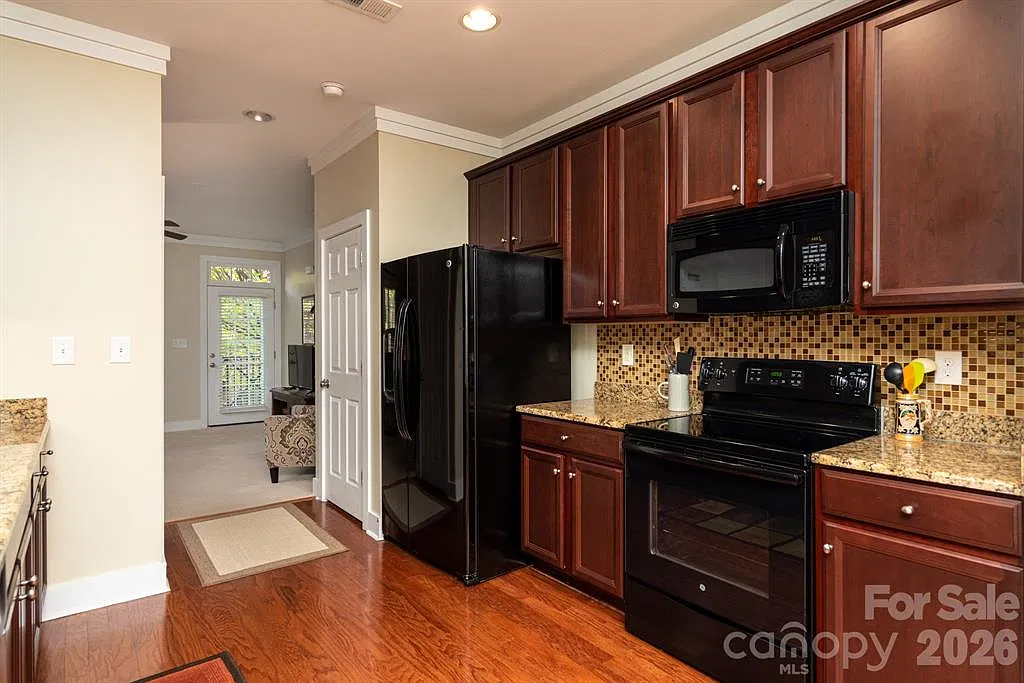 2 bed, 1118 sqft, $1,800 — Photo 3