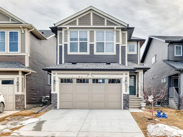 198 E Lucas Hts NW, Calgary, AB T3P 1X4