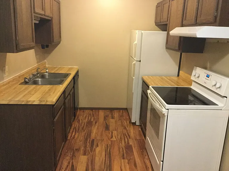 1132 Tiffany Pl — Photo 2