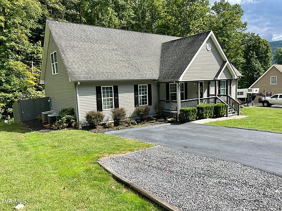 3rd image of 2422 Mountain Laurel Rd