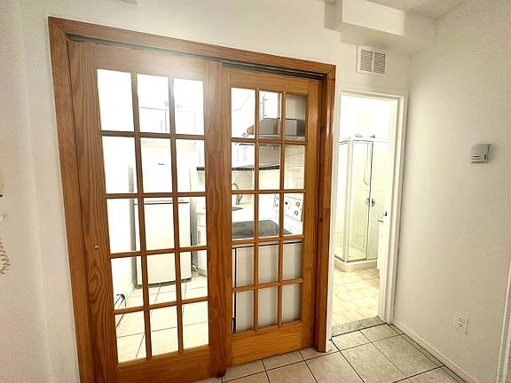 4th image of 14726 Roosevelt Ave APT C3