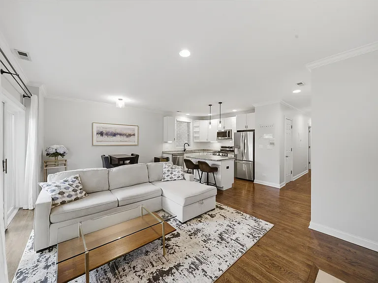 1144 W Roscoe St #3W — Photo 5