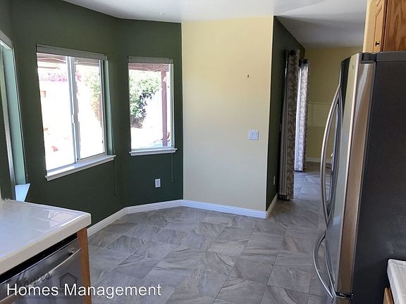 3rd image of 624 Iona Ct