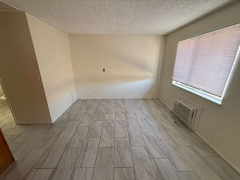 13704-13728 Avenida Hermosa — Photo 4