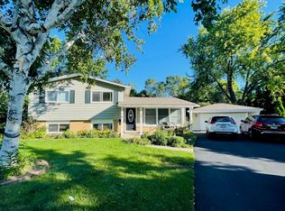 706 Thomas Ct, Mundelein, IL 60060