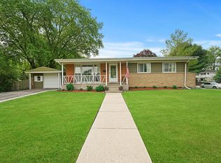 1445 N Douglas Ave, Arlington Heights, IL