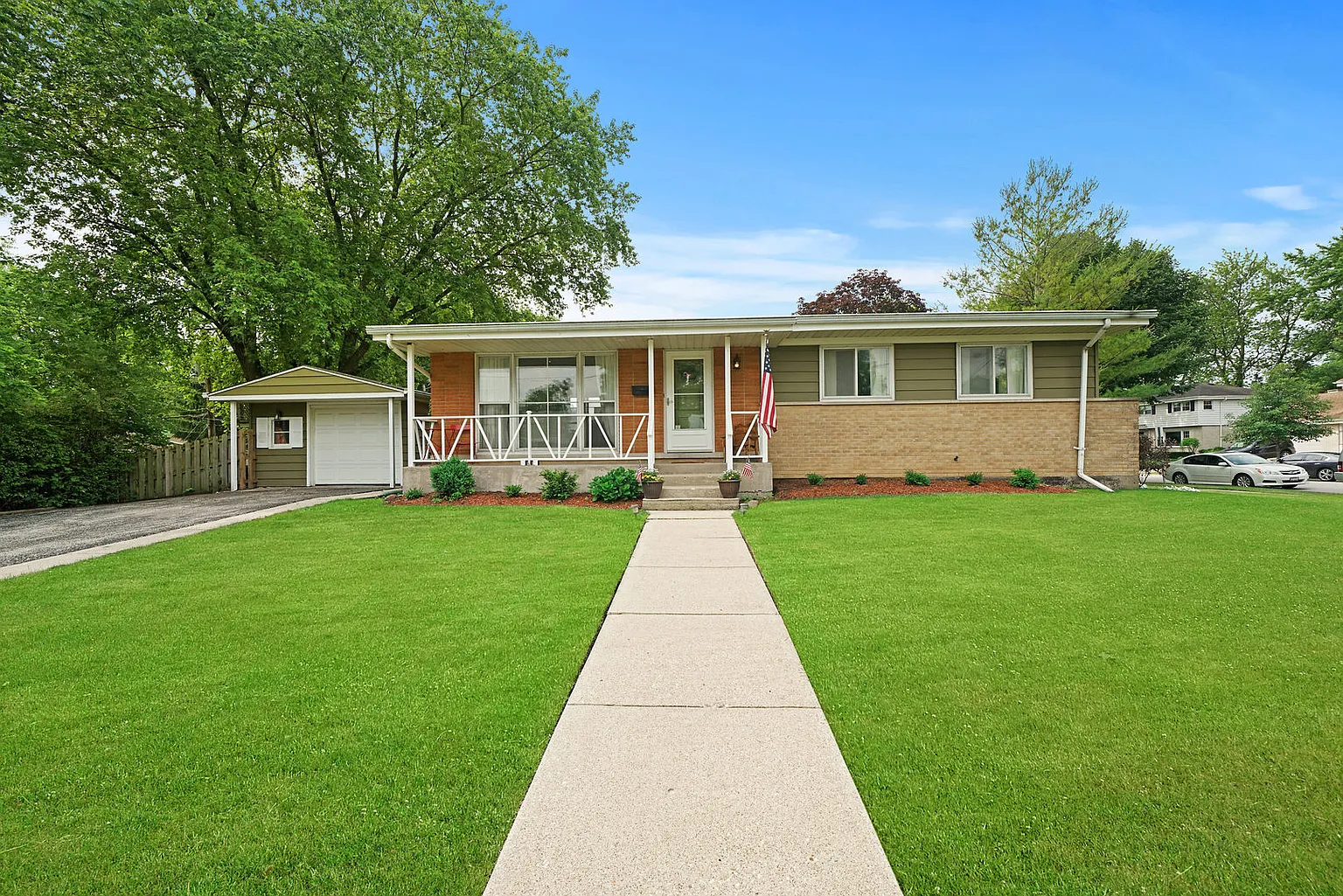 1445 N Douglas Ave photo 1
