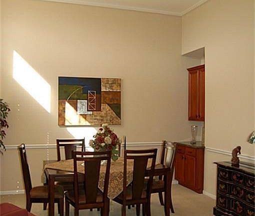 High ceiling and built-in severing area