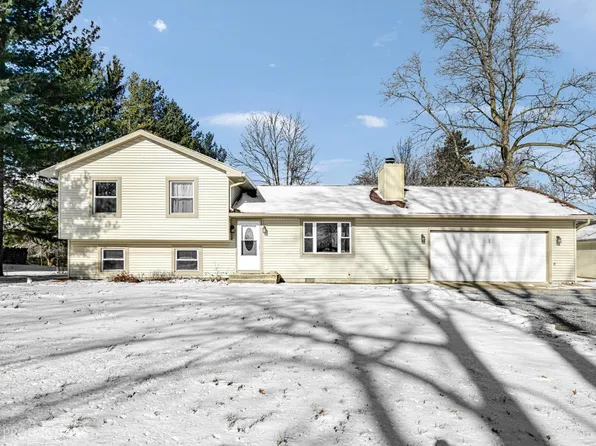 373 E Burdick Rd, Chesterton, IN 46304