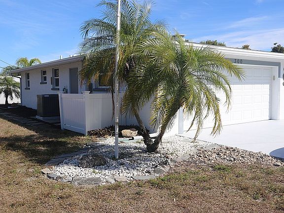 2nd image of 300 E Wentworth Cir