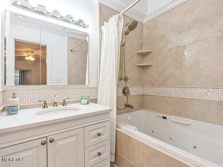 31 Village Rd — Photo 14