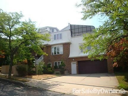 For more, plse see our virtual tour link
						:
						Front of the house. Empty lot on right side of hose = no neighbor.