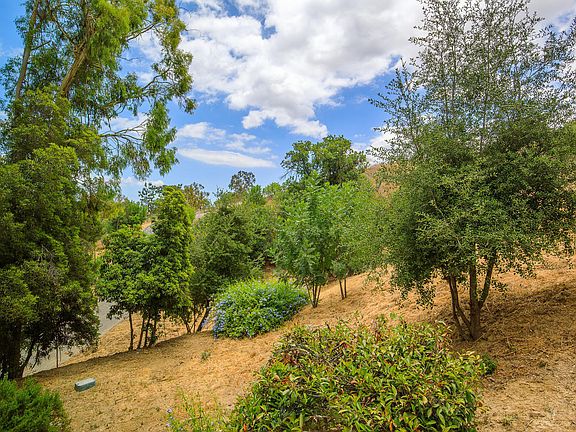 2nd image of 5704 Camelia Ln